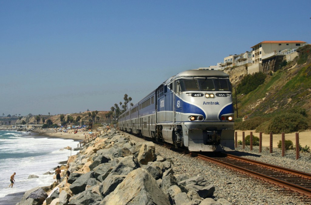 Pacific Surfliner train in San Clemente