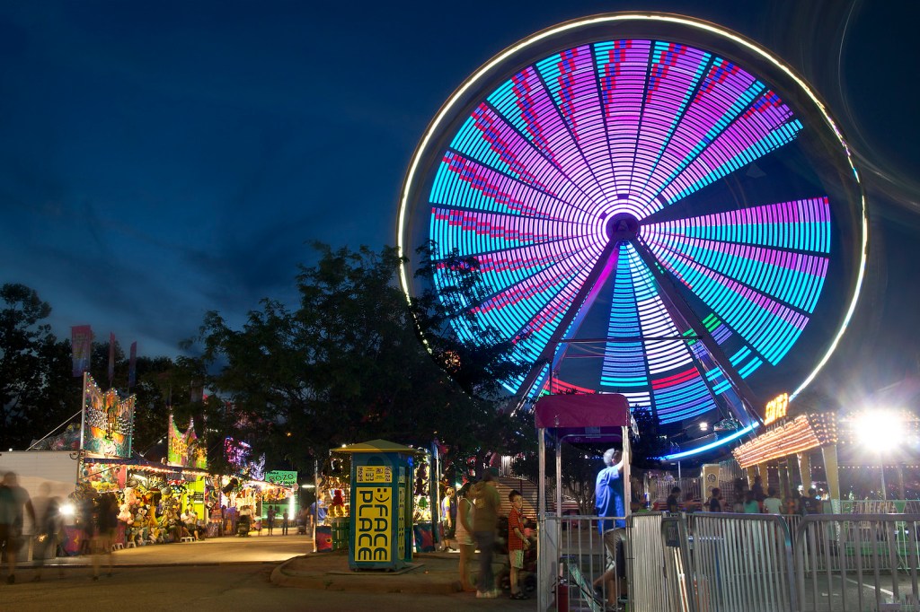Virginia Beach Ferris Wheel at night