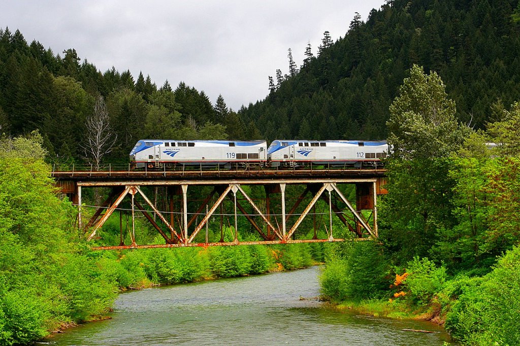 Coast Starlight train in Oregon