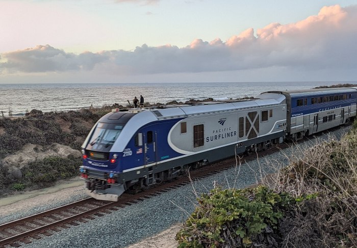 Pacific Surfliner train in Del Mar