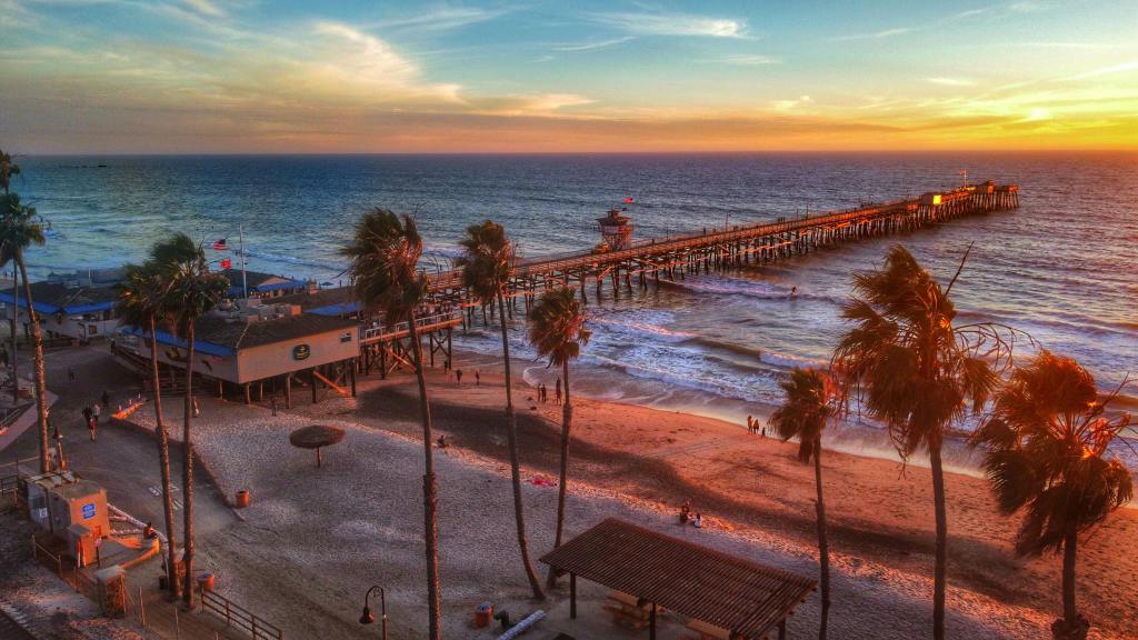 San Clemente pier at dusk